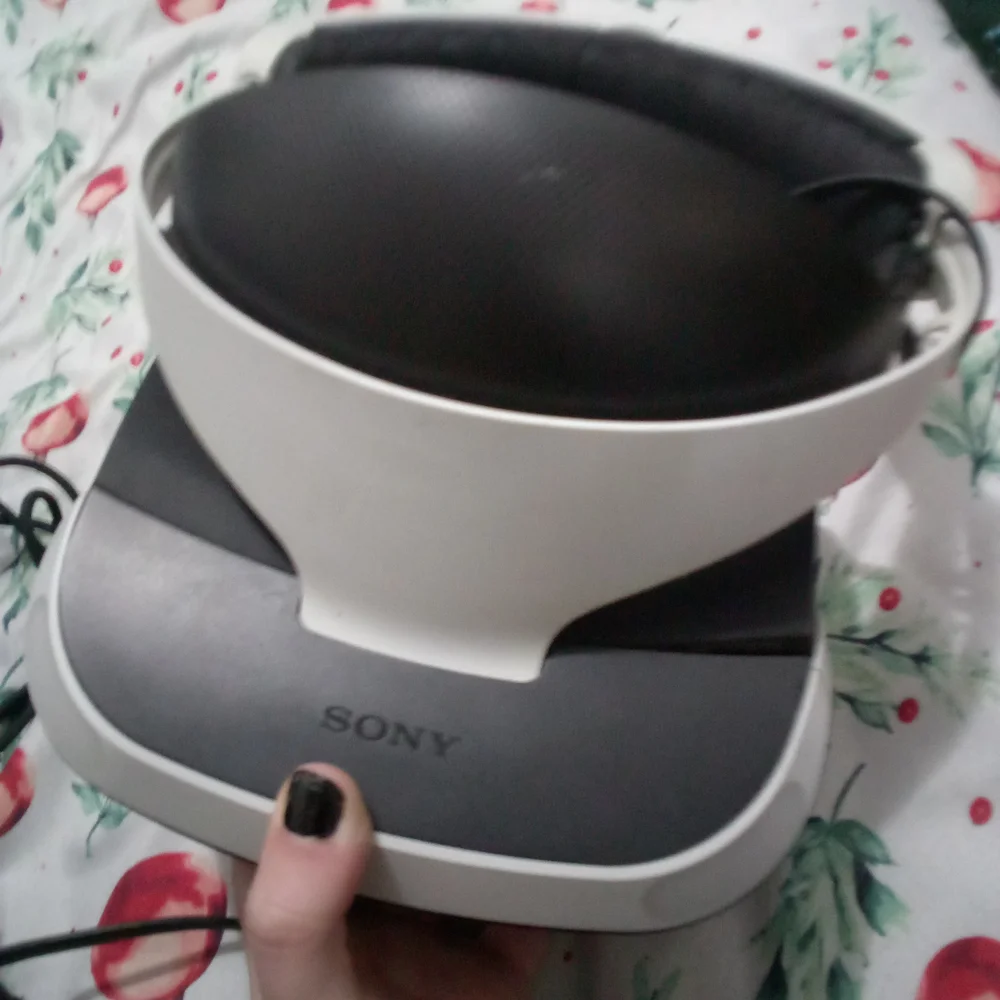 PS4 VR Headset And Controllers